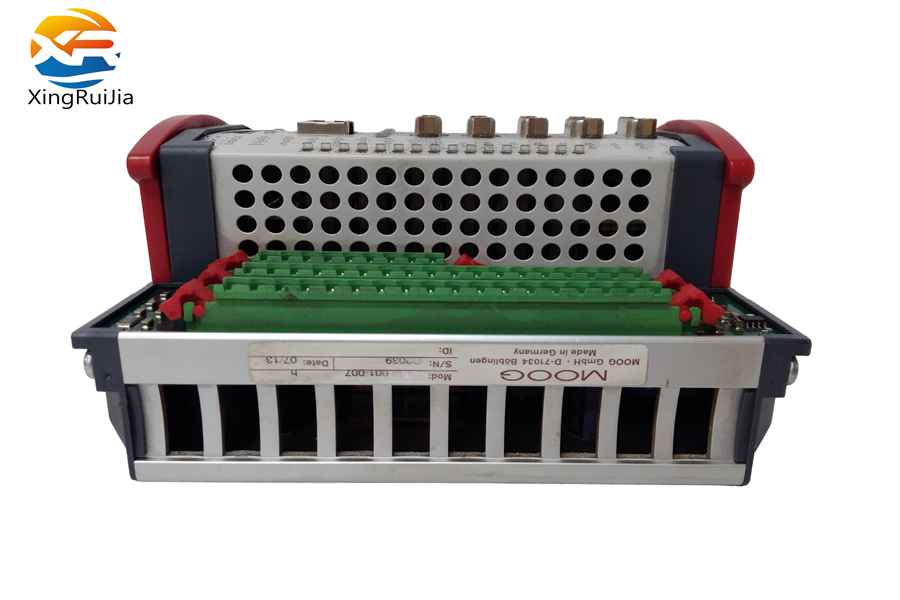 MOOG D136-001-007 控制器模块