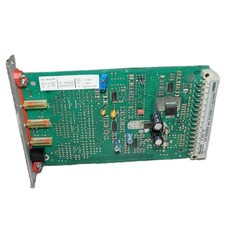 Extreme Networks 7720-32C-AC-R 模拟远程单元